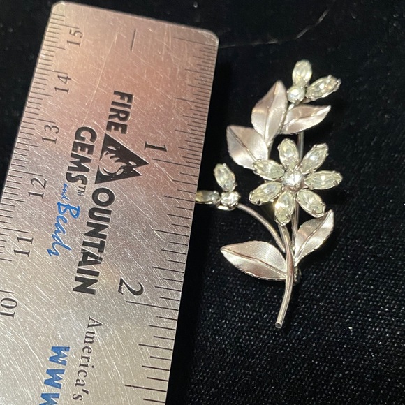 Vintage Krementz Silver rhinestone Floral Brooch - Picture 7 of 8